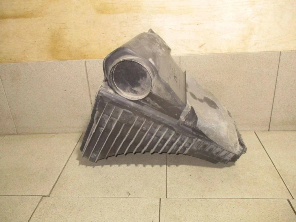 Корпус воздушного фильтра Porsche Cayenne 1 955, 957