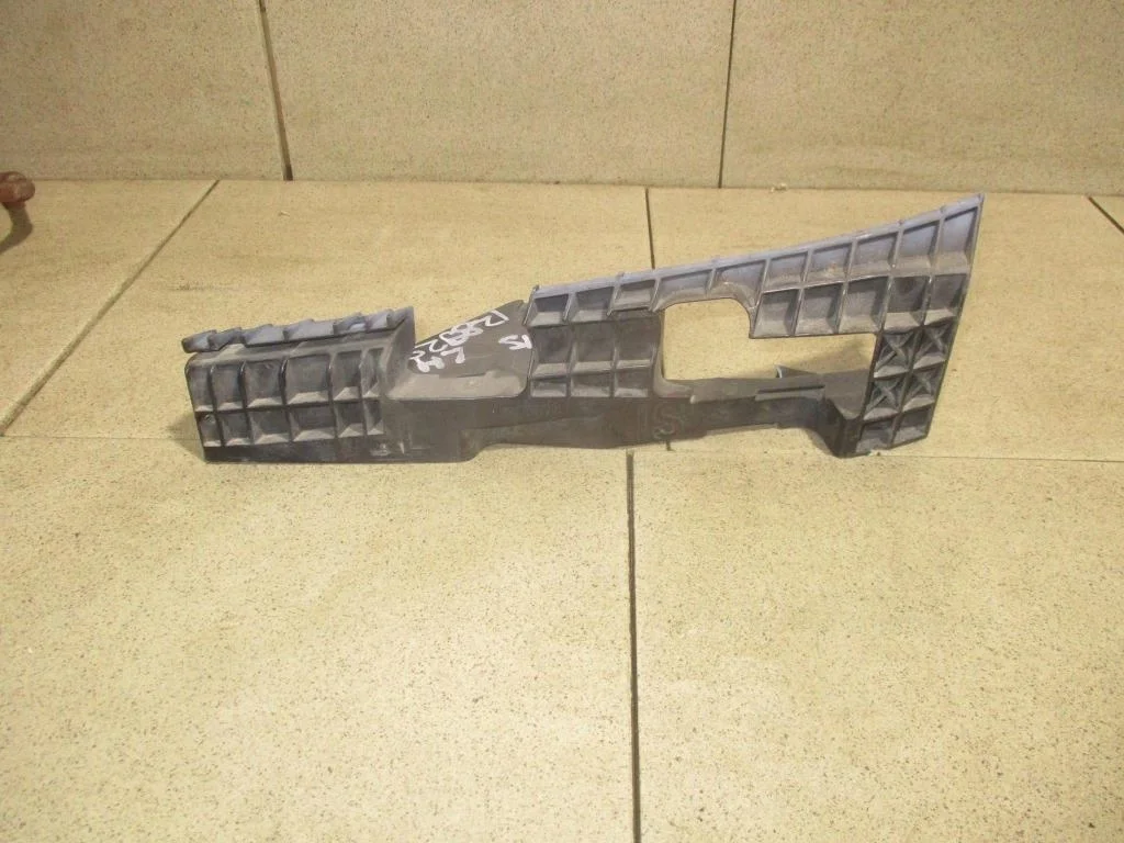 Кронштейн переднего бампера левый Lexus IS250 XE20