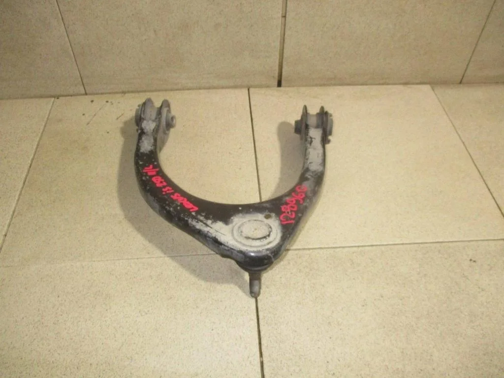 Рычаг передний верхний левый Lexus IS250 XE20