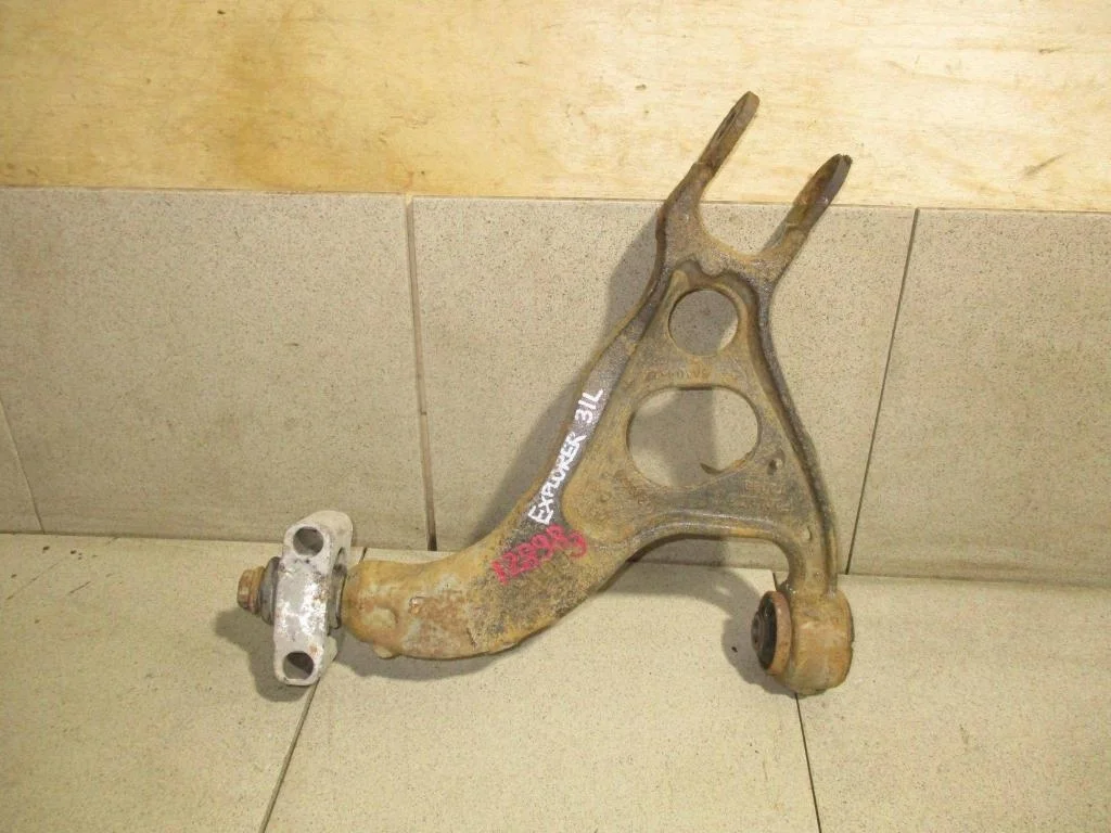 Рычаг задний верхний левый Ford Explorer U502