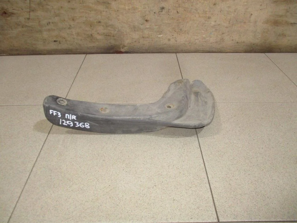 Брызговик передний правый Ford Focus 3