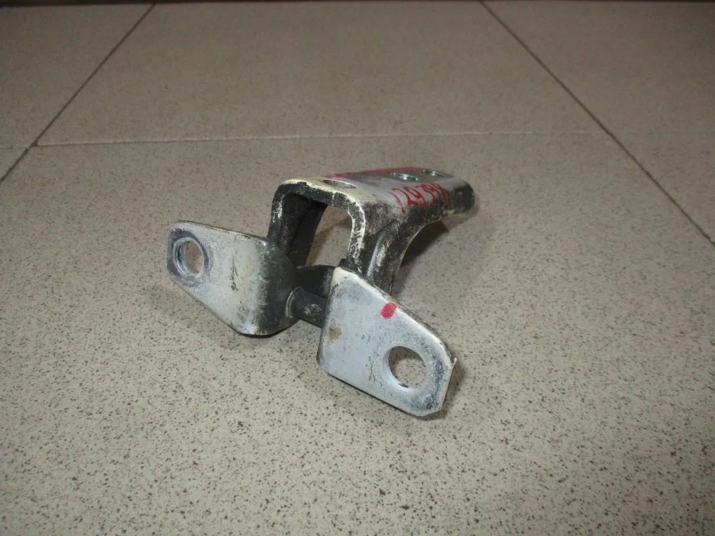 Петля двери передней левой верхняя Mitsubishi ASX