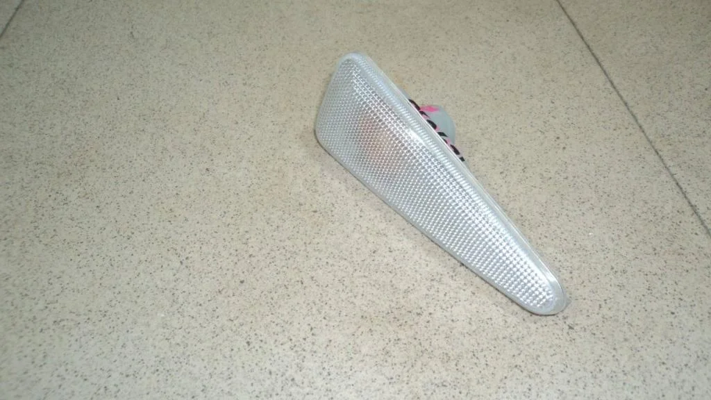 Повторитель на крыло правый Renault Sandero 1 BS