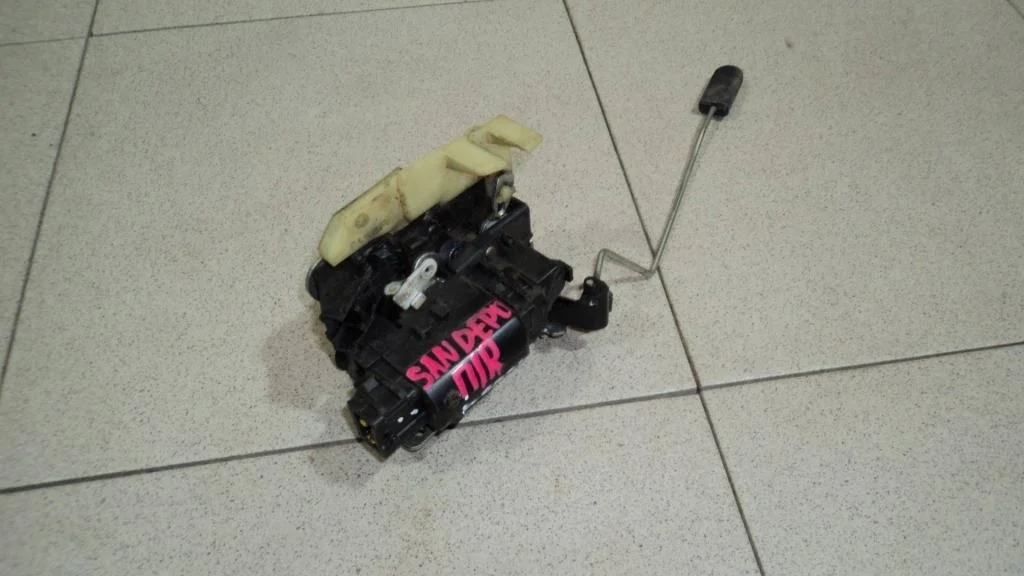 Замок двери передней правой Renault Sandero 1 BS