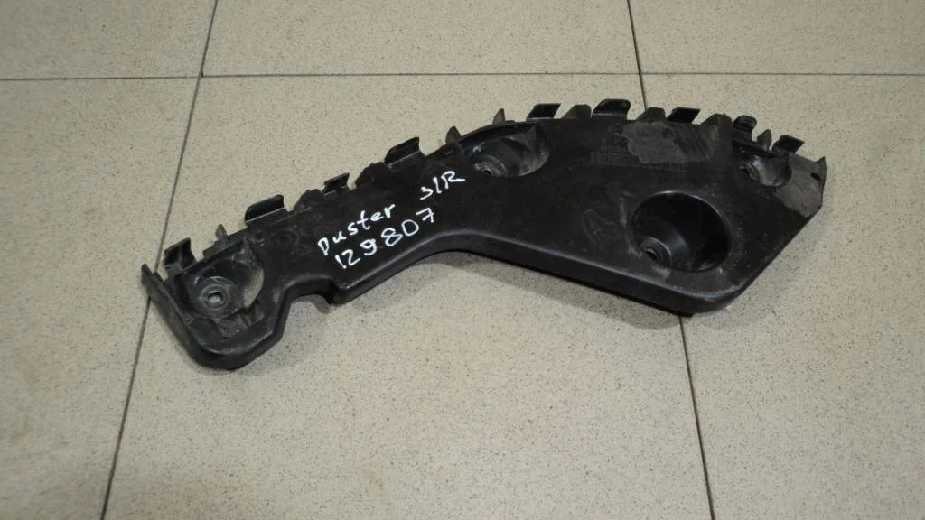 Кронштейн заднего бампера правый Renault Duster 1 2020