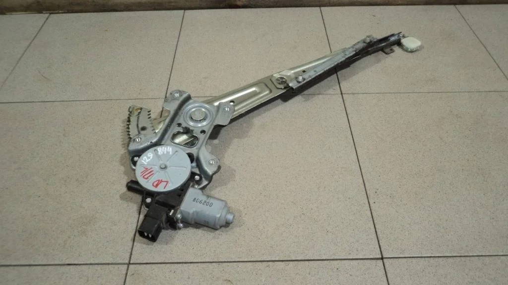 Стеклоподъемник передний левый Mitsubishi Lancer 10 CY