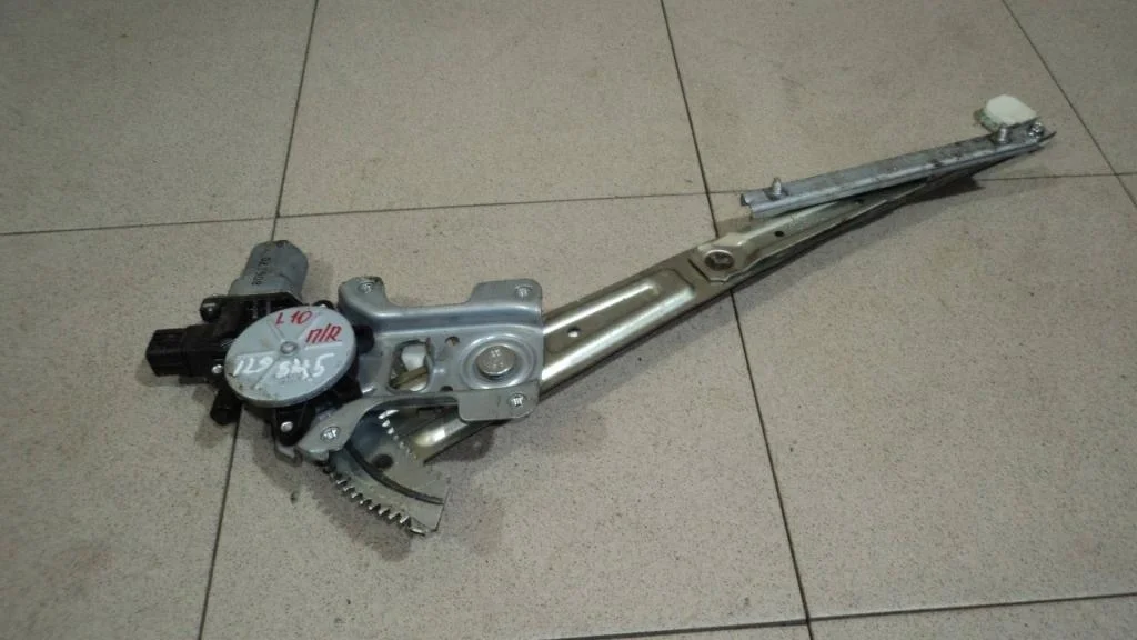 Стеклоподъемник передний правый Mitsubishi Lancer 10 CY