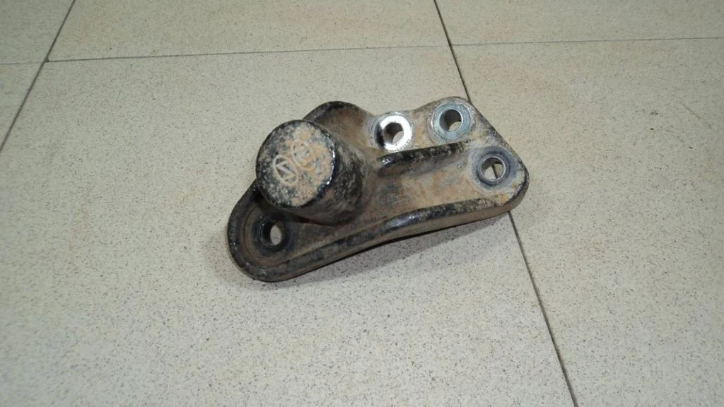 Кронштейн двигателя правый Hyundai Solaris 1 RB