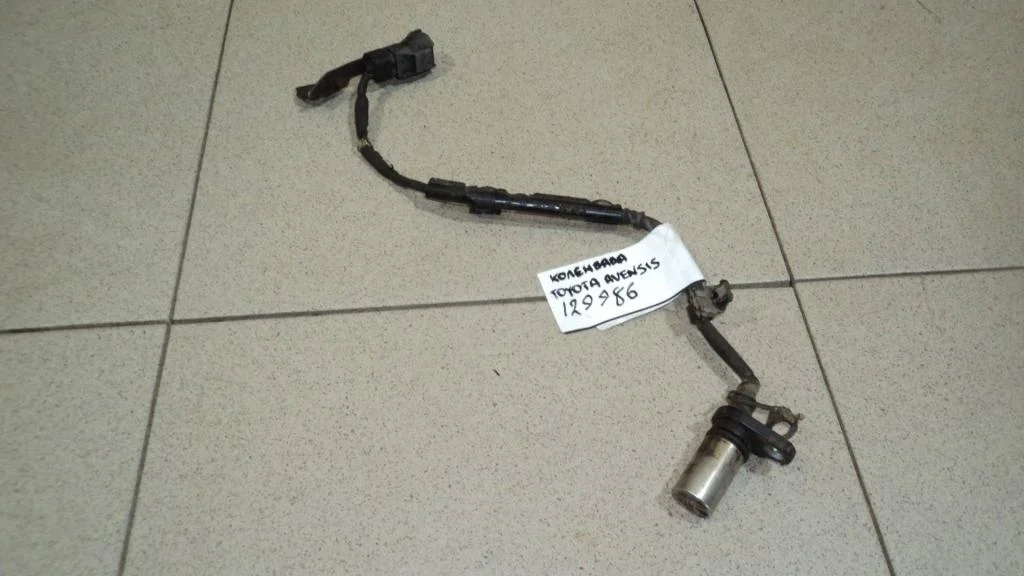 Датчик положения коленвала Toyota Avensis 2 T250