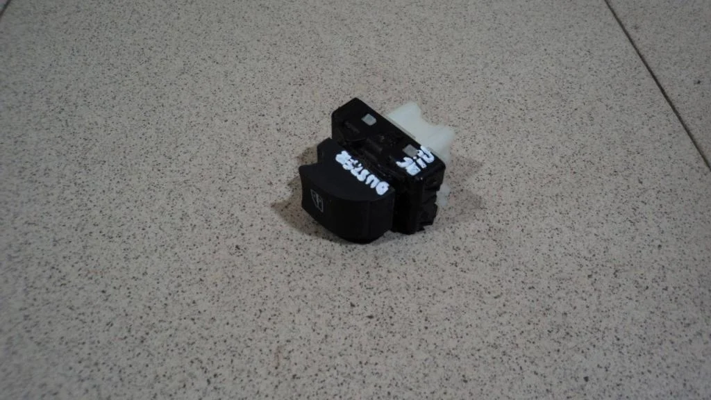 Кнопка стеклоподъемника Renault Duster 1 2020