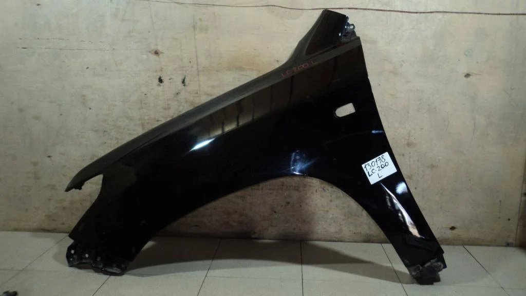 Крыло переднее левое Toyota Land Cruiser J200