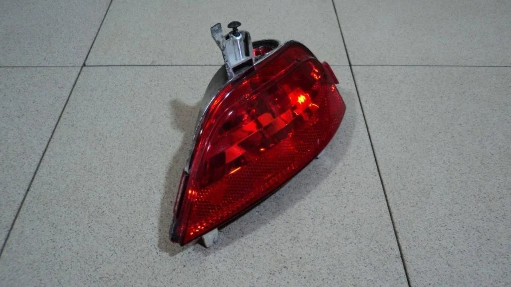 Фонарь задний в бампер левый Renault Duster 1 2020