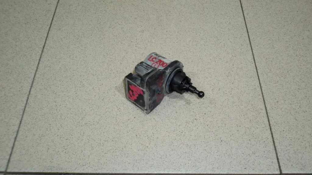 Моторчик корректора фары Toyota Land Cruiser J200