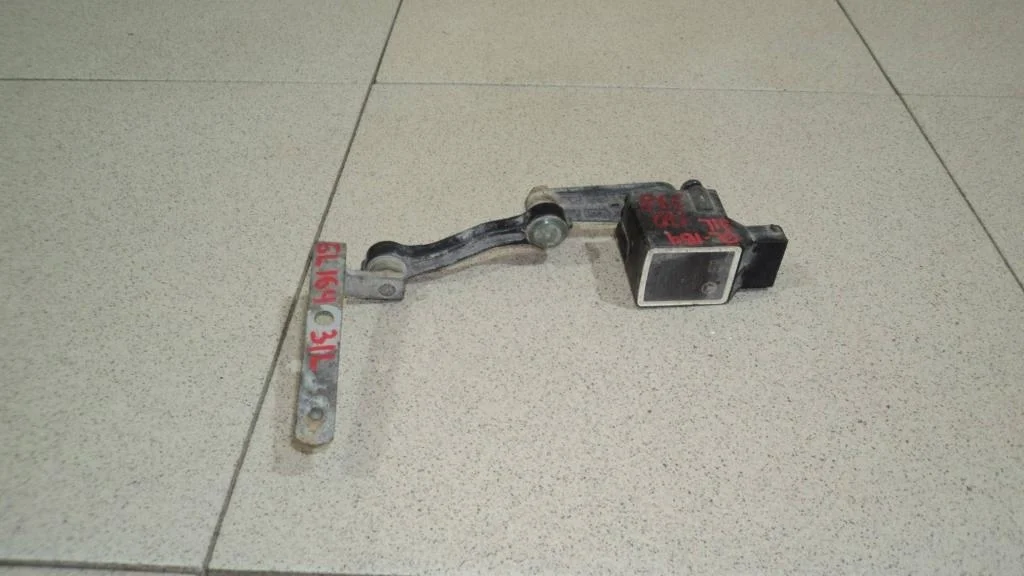 Датчик высоты дорожного просвета Mercedes-Benz GL-Class 2011 X164