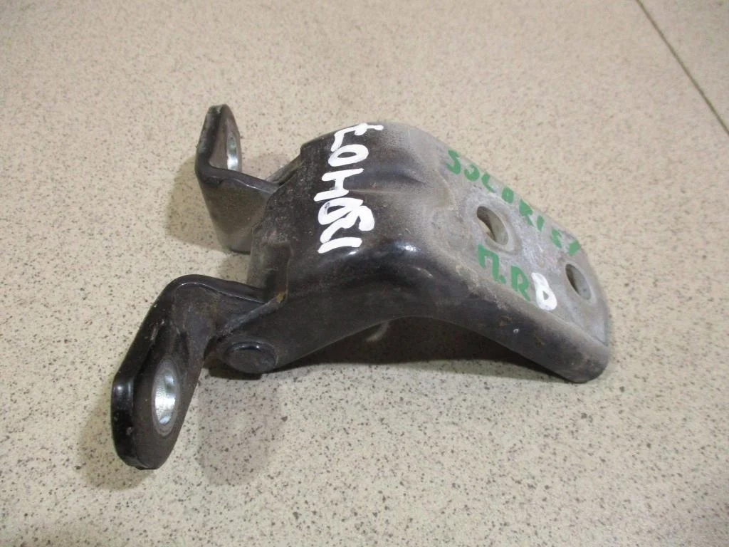 Петля двери передней правой верхняя Hyundai Solaris 1 RB