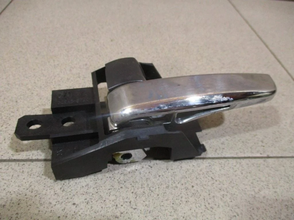 Ручка двери внутренняя левая Mitsubishi ASX