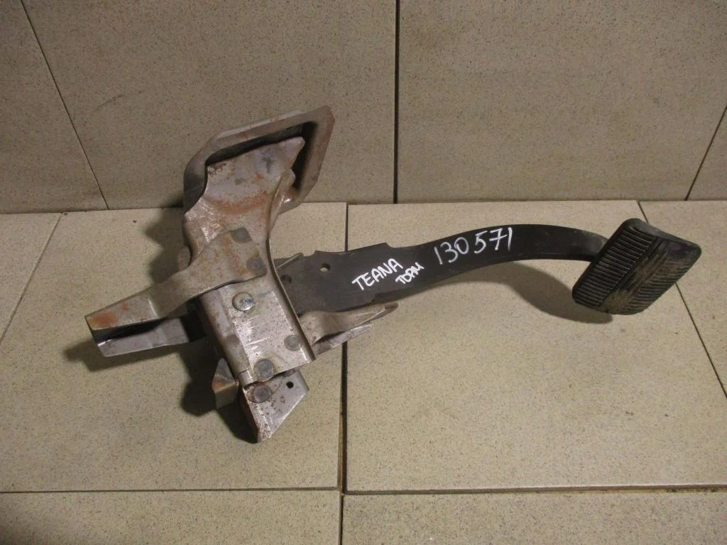 Педаль тормоза Nissan Teana 2006 J31