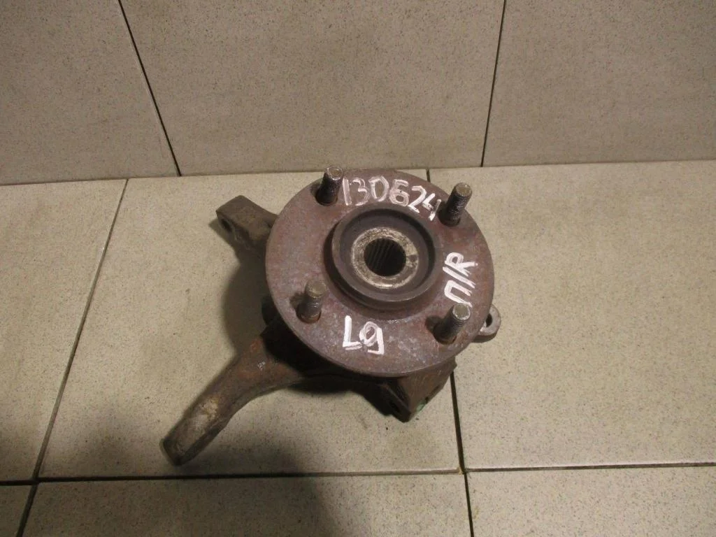 Кулак поворотный передний правый Mitsubishi Lancer 9 CS