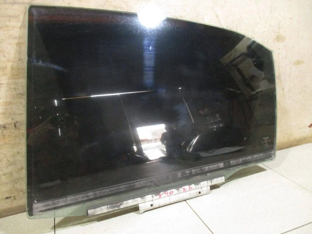 Стекло двери задней левой Toyota Camry XV40