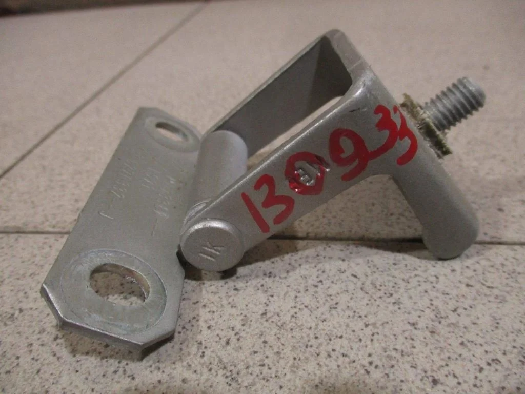 Петля двери багажника Renault Sandero 1 BS