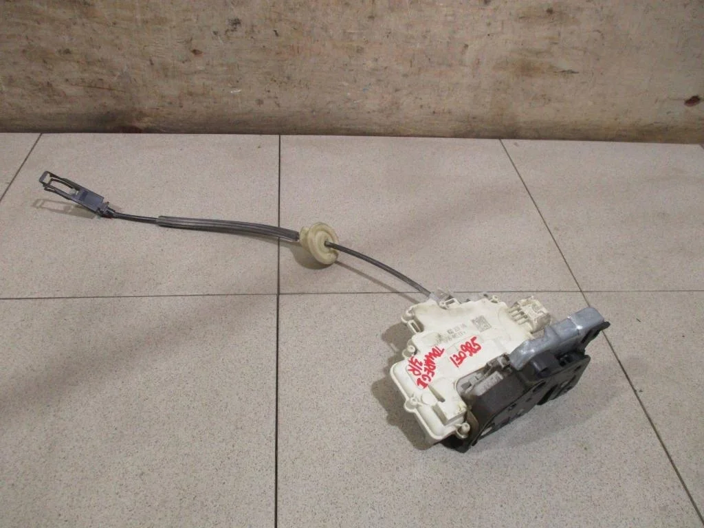 Замок двери задней правой Volkswagen Touareg 2 2016 FL, NF