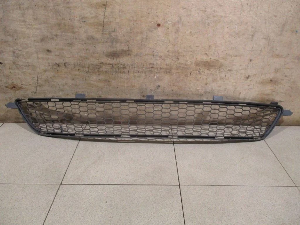 Решетка в бампер центральная Lexus IS250 XE20