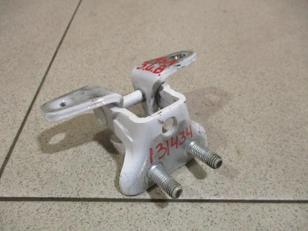 Петля двери задней левой верхняя Mitsubishi ASX 2017