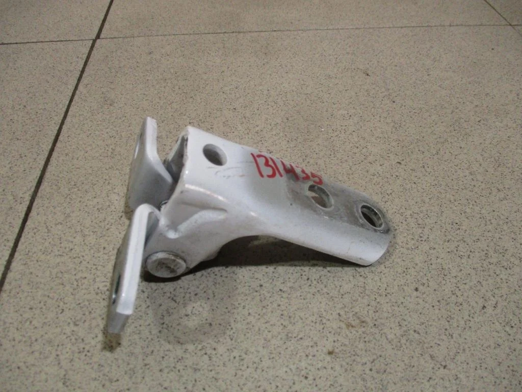 Петля двери Mitsubishi ASX 2017