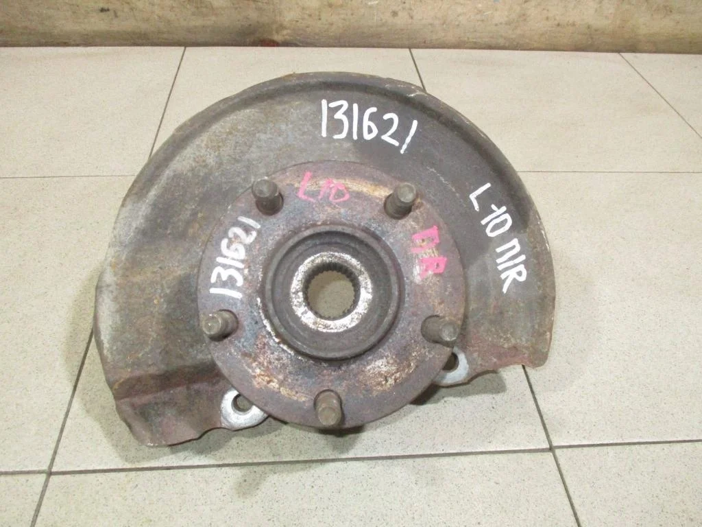 Кулак поворотный передний правый Mitsubishi Lancer 10 CY