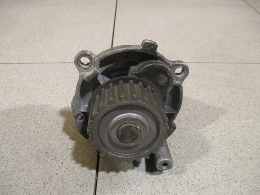 Помпа Volkswagen Golf 4