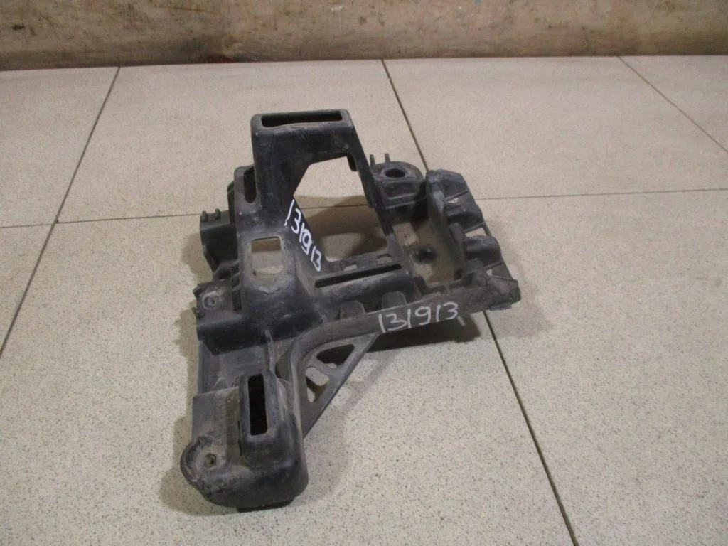 Кронштейн заднего бампера правый Peugeot Partner Tepee 2008 B9