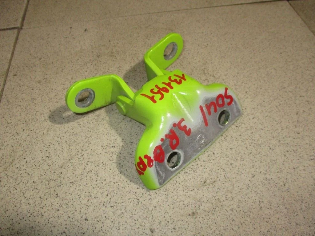 Петля двери задней правой верхняя Kia Soul 3 2020 SK3