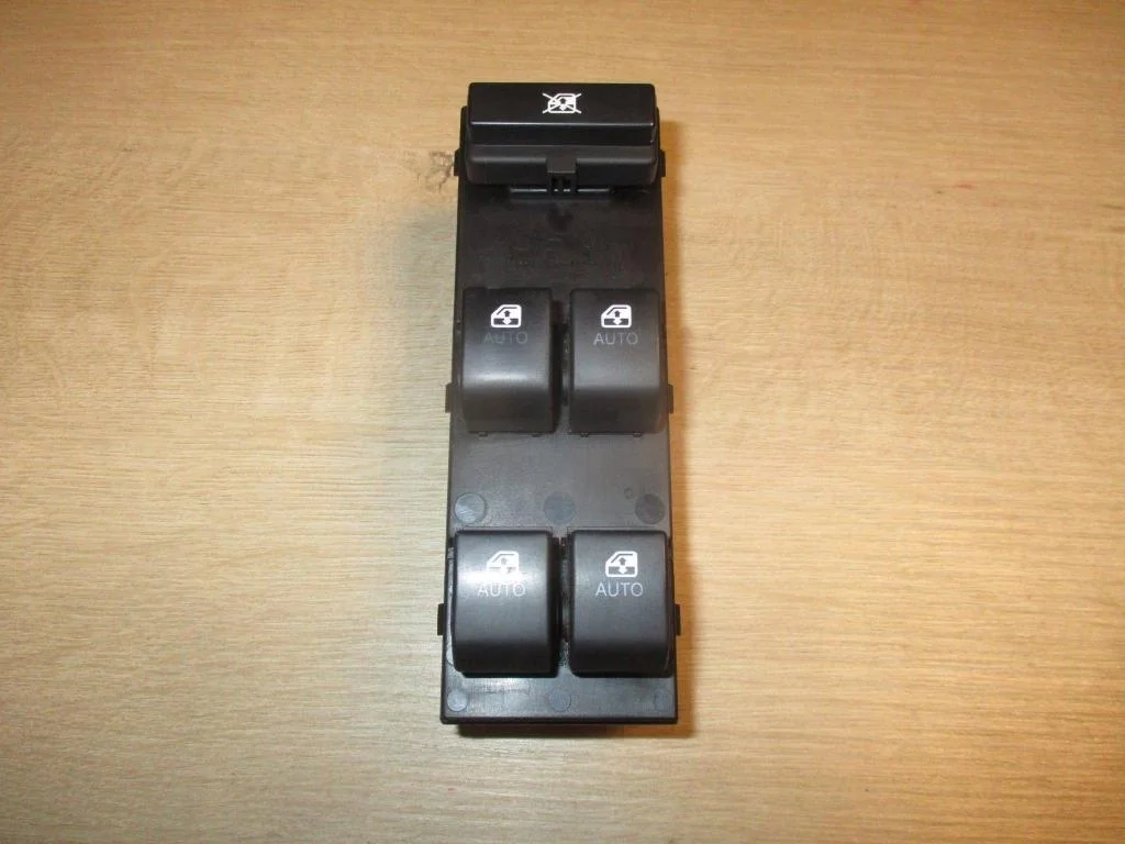 Блок управления стеклоподъемниками Kia Ceed 1