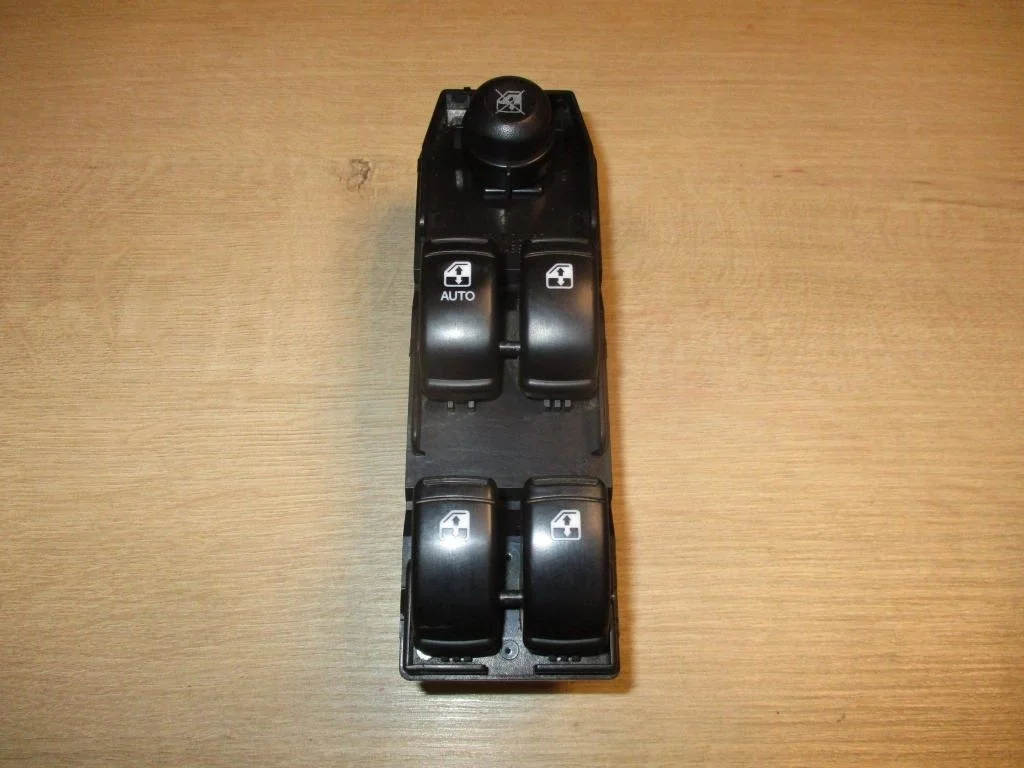 Блок управления стеклоподъемниками Chevrolet Lacetti J200