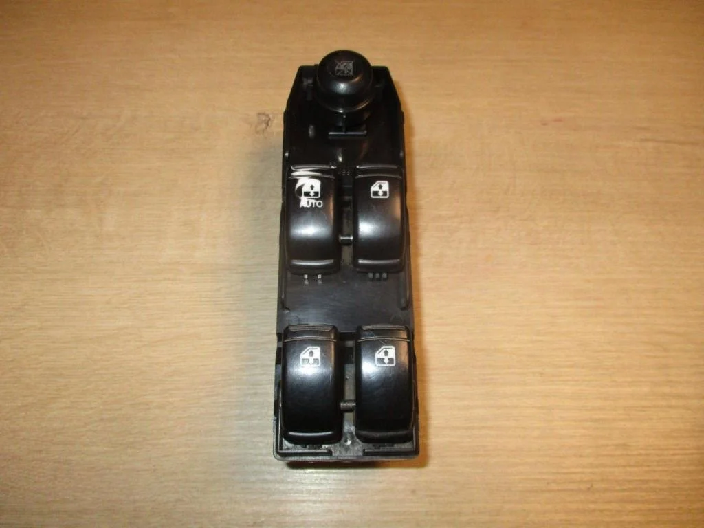 Блок управления стеклоподъемниками Chevrolet Lacetti J200