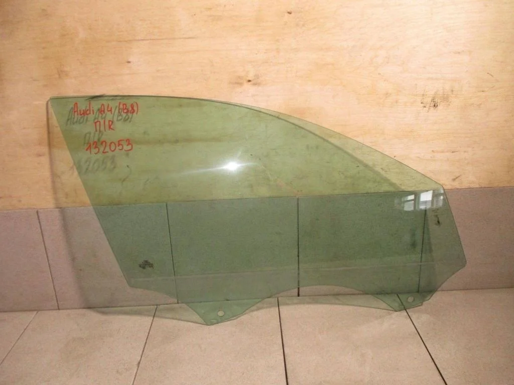 Стекло двери передней правой Audi A4 B8