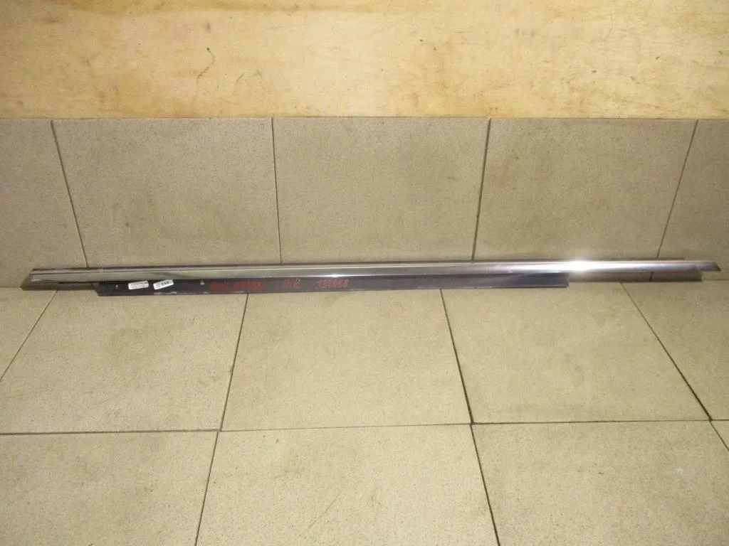 Накладка стекла переднего правого Audi A4 B8