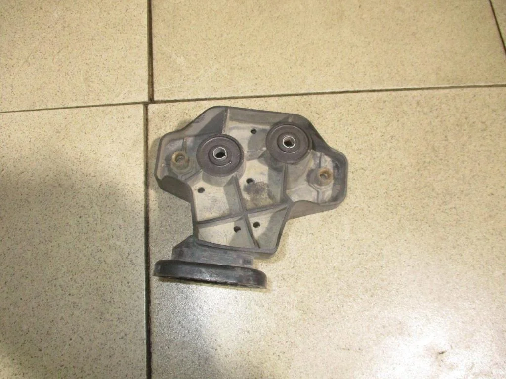 Кронштейн заднего бампера левый Mercedes-Benz GL-Class 2011 X164