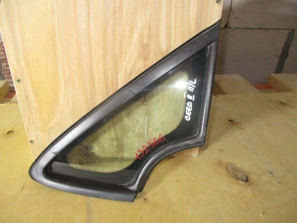 Стекло кузовное глухое левое Kia Ceed 2 2014 JD