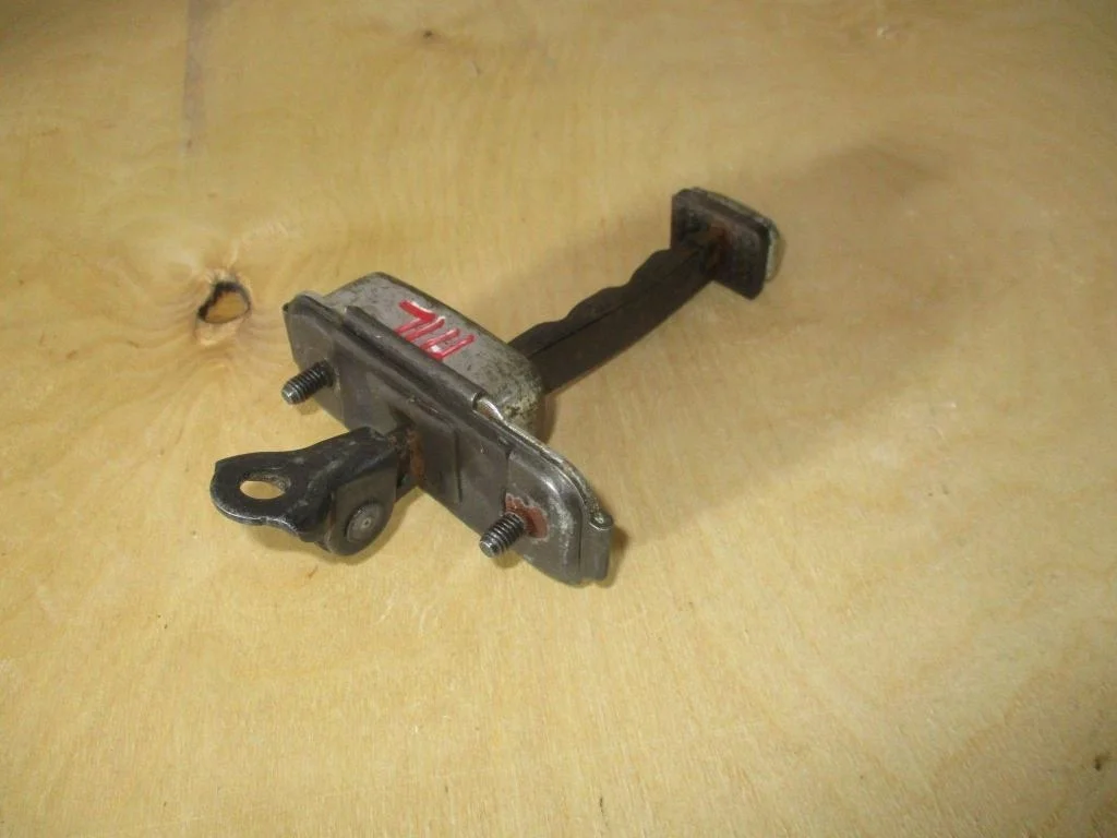 Ограничитель двери Kia Ceed 2 JD