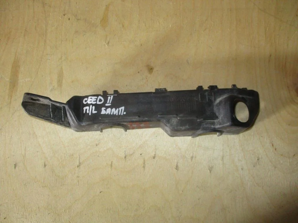 Кронштейн переднего бампера левый Kia Ceed 2 2014 JD