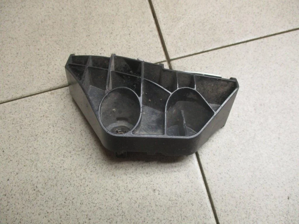 Кронштейн заднего бампера левый Toyota Corolla E150