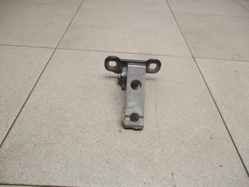 Петля двери передней правой нижняя Volvo XC90 2 2015