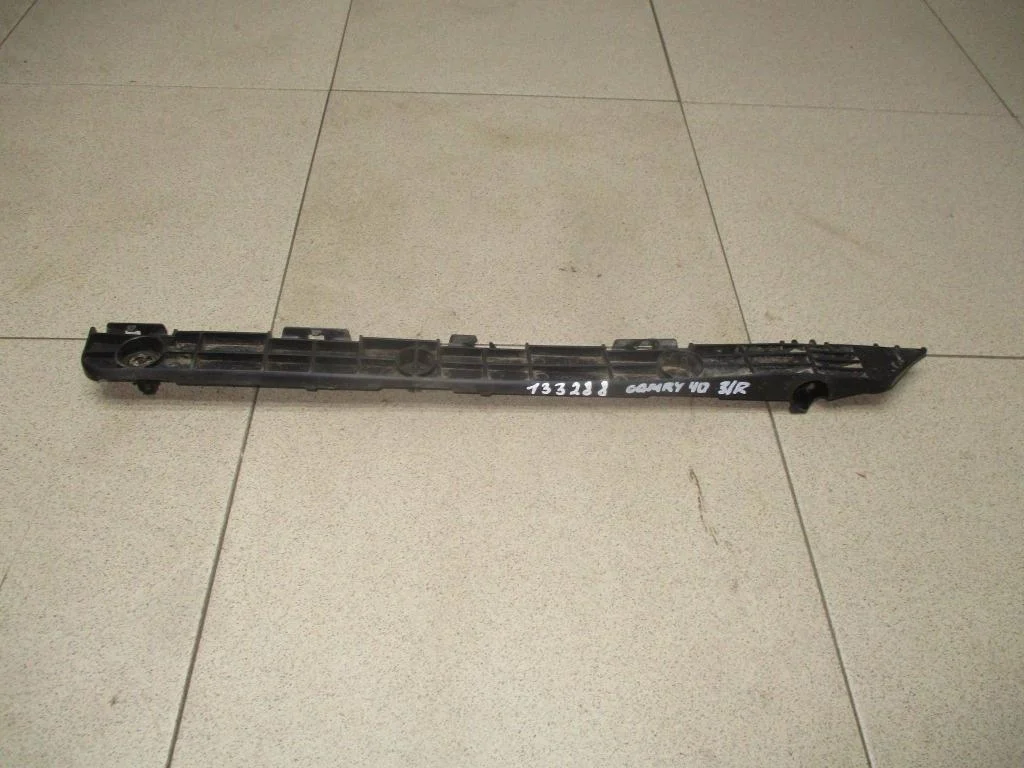 Кронштейн заднего бампера правый Toyota Camry XV40