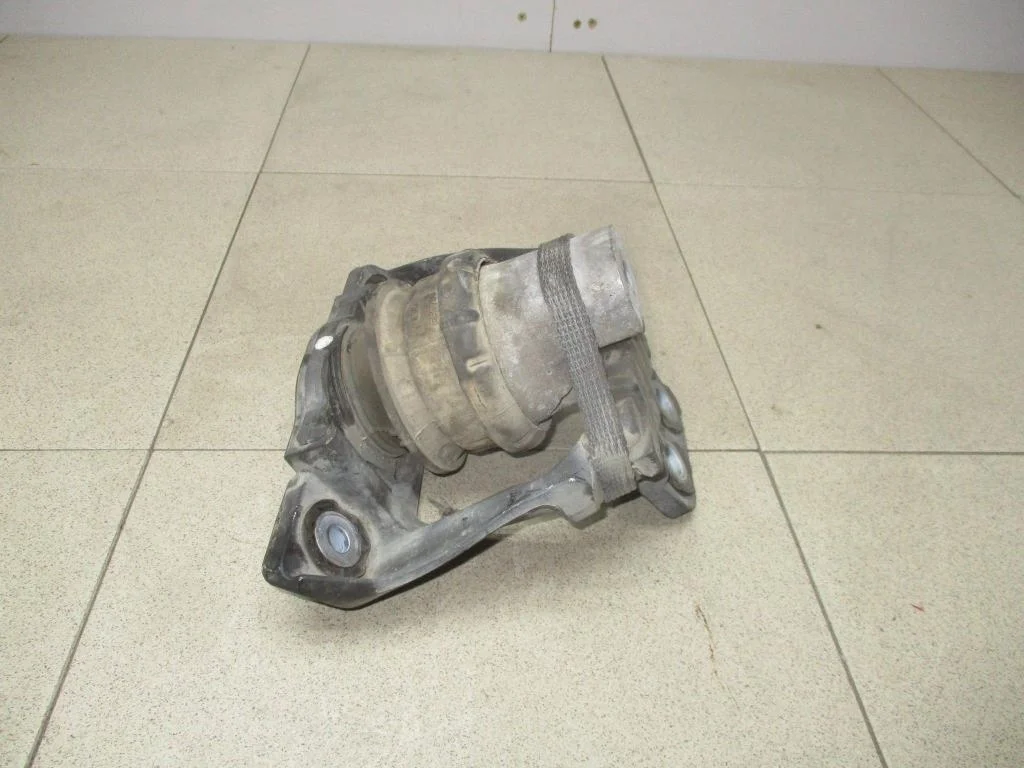 Опора двигателя правая Volvo XC90 2 2015