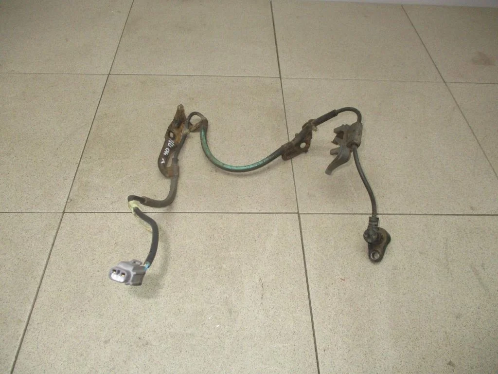 Датчик abs передний правый Toyota Camry XV40