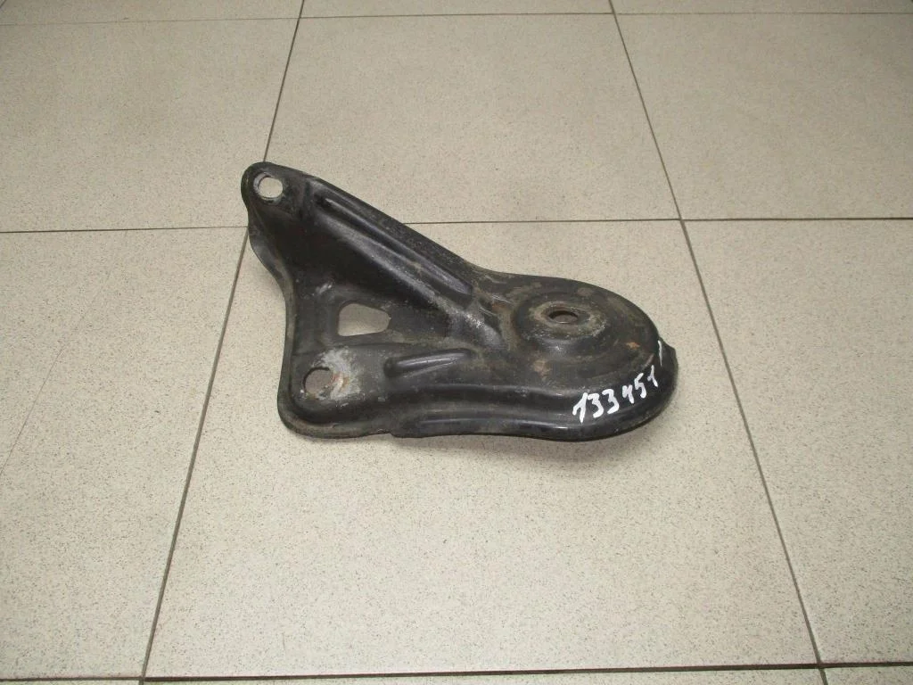 Кронштейн подрамника Toyota Camry 2008 XV40