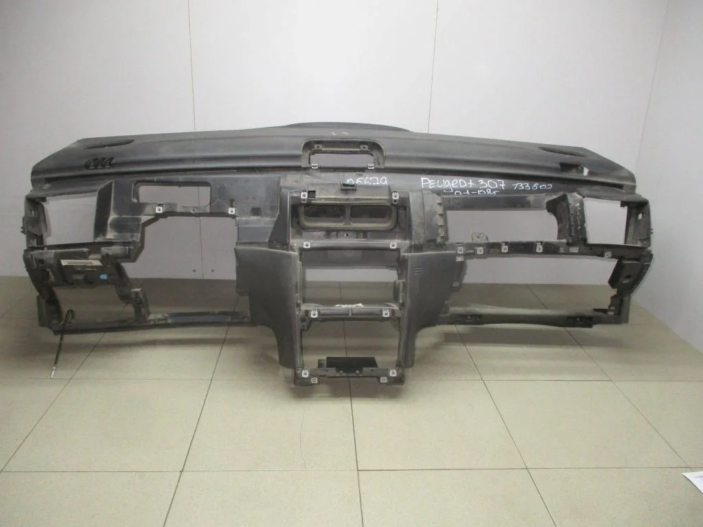 Торпедо Peugeot 307