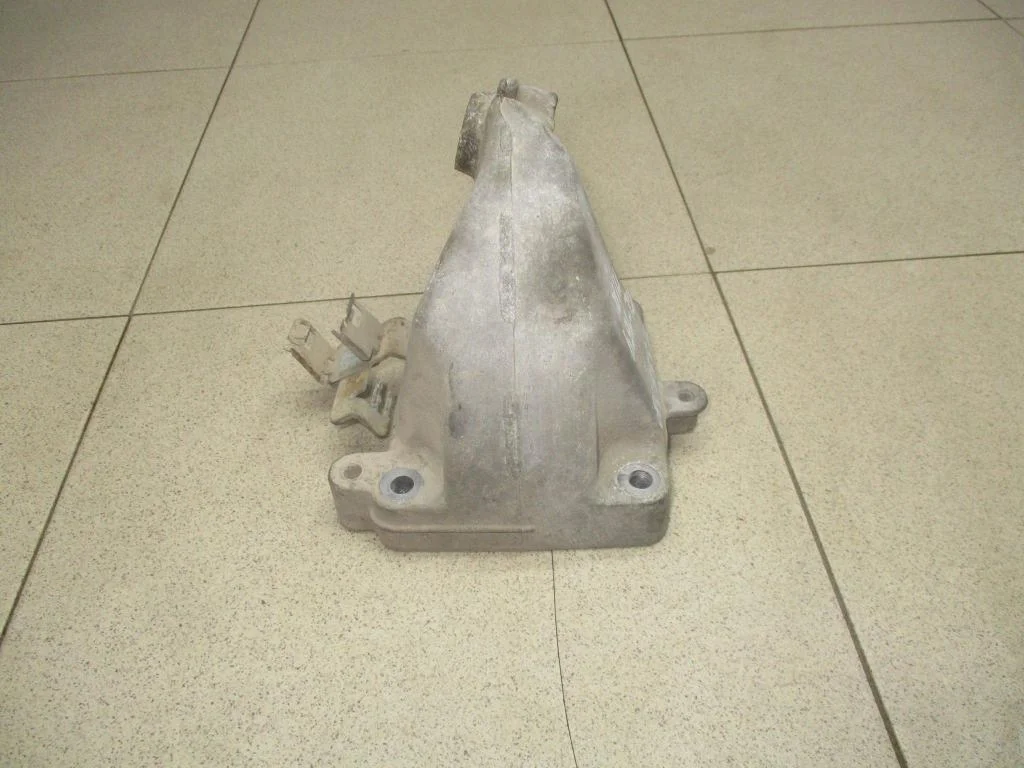 Кронштейн двигателя правый Mercedes-Benz GL-Class 2011 X164