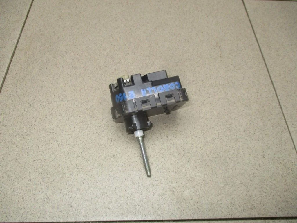 Моторчик корректора фары Toyota Corolla E150